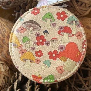 COPY - UO Mushroom pill case